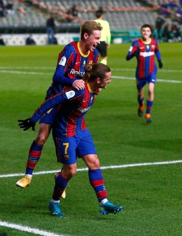 太阳vs马刺前瞻：布克对决福克斯，谁能带队延续连胜步伐？