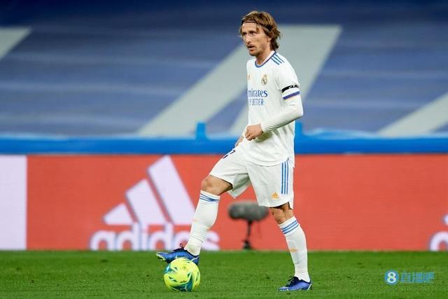 记者：莱比锡预计将接受纽卡对谢什科的9000万欧报价