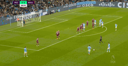 半场战报：卡利亚里2-2热那亚，塞巴斯蒂亚诺-埃斯波西托、博雷利建功，厄斯蒂高、维蒂尼亚破门